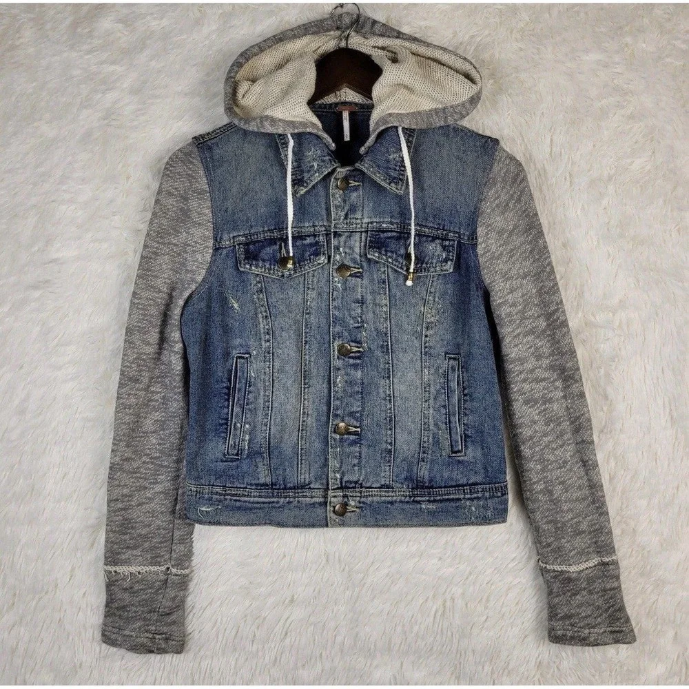 $168 We The Free People S/4 Small Denim Jean Hoodie Trucker Jacket Button Up EUC - Picture 2 of 7